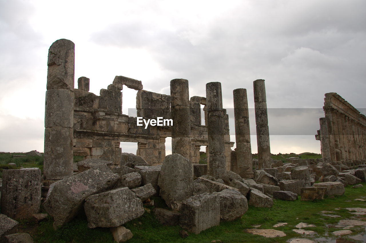 OLD RUINS OF BUILDING