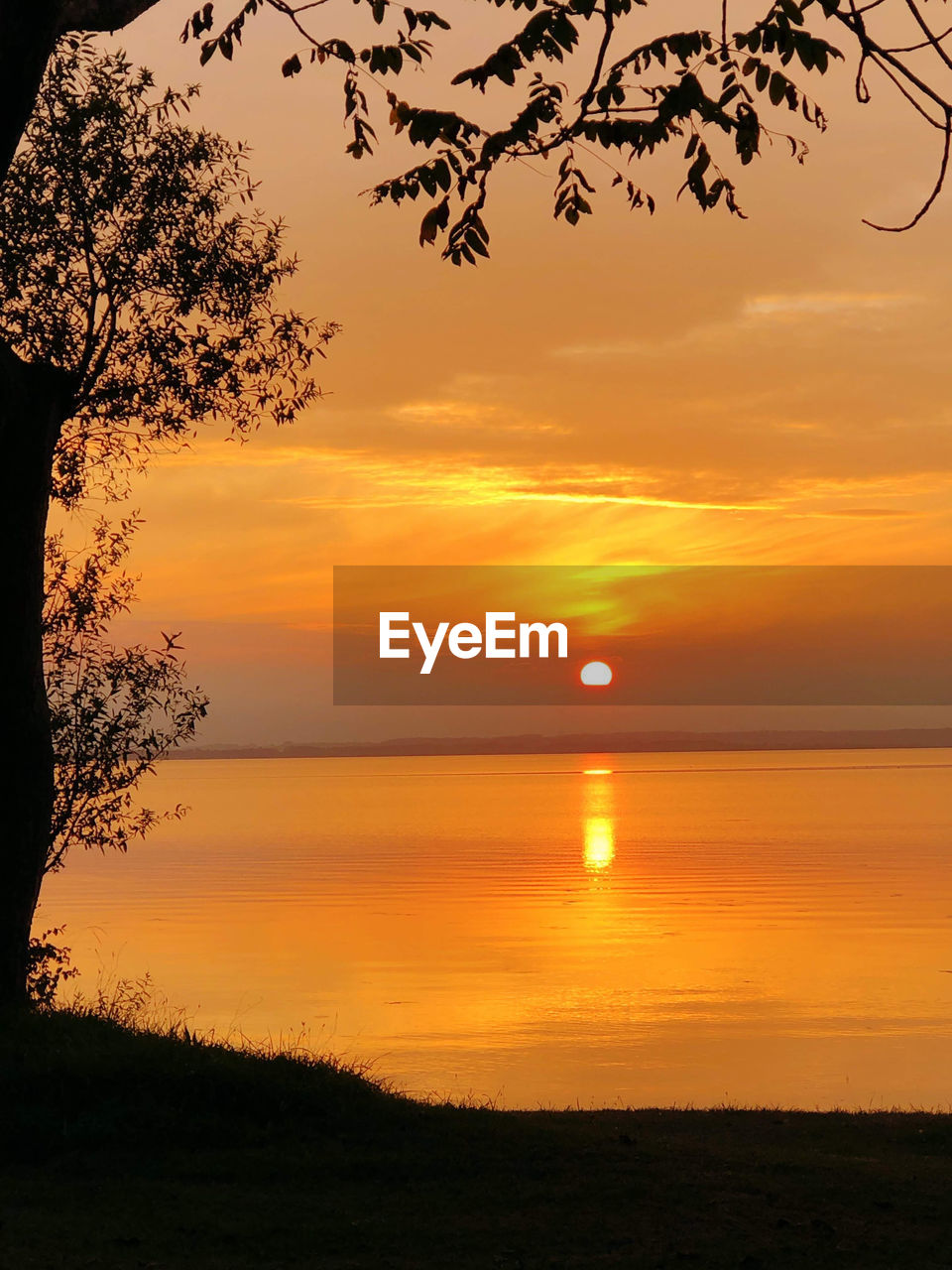 SCENIC VIEW OF SEA AGAINST ROMANTIC SKY