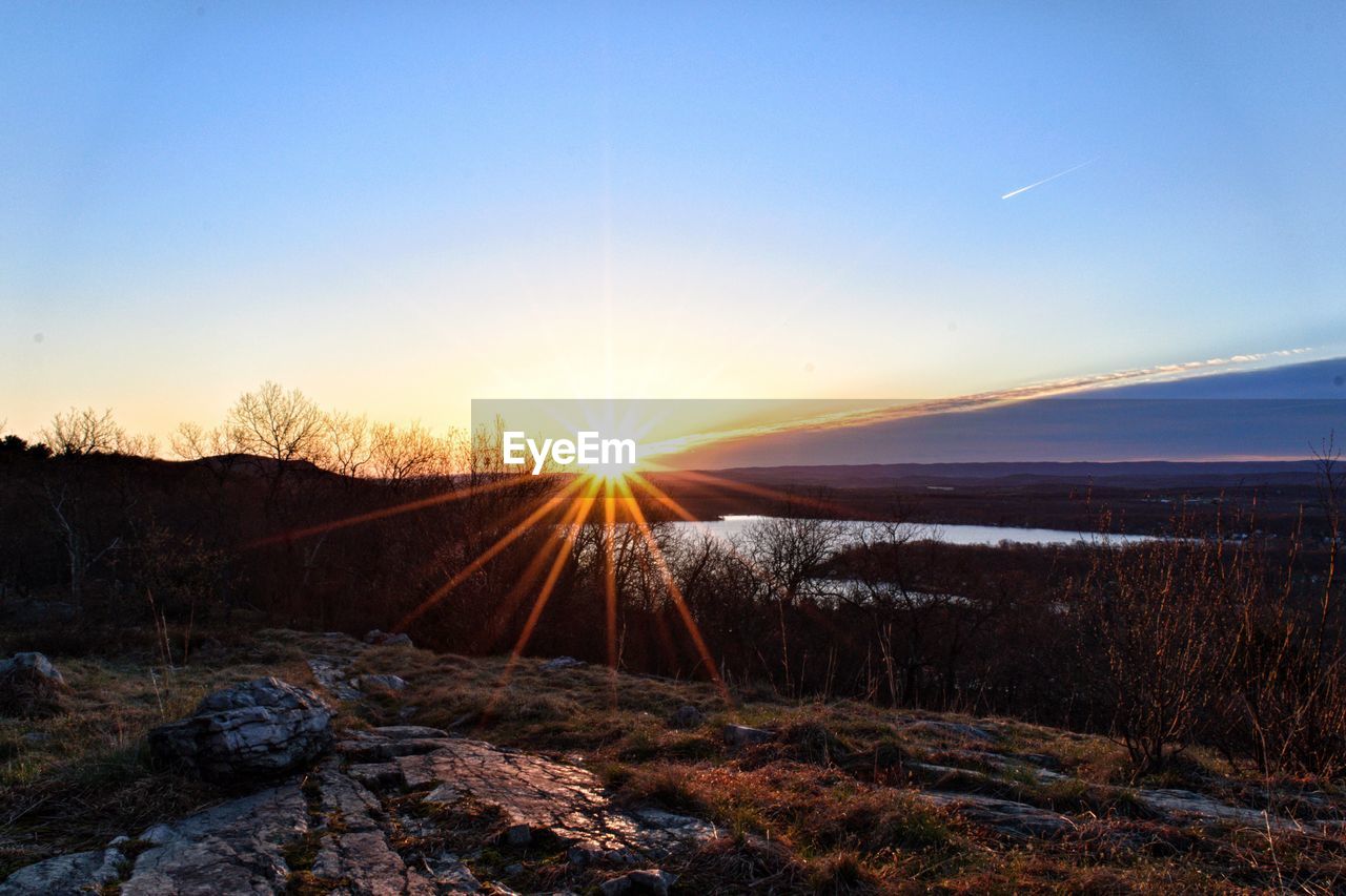 SCENIC VIEW OF FIELD AGAINST SKY DURING WINTER