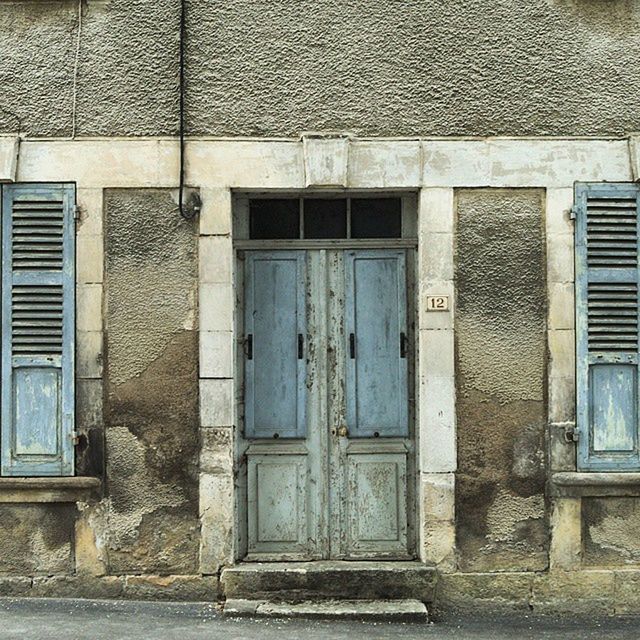 VIEW OF BRICK WALL WITH CLOSED DOOR