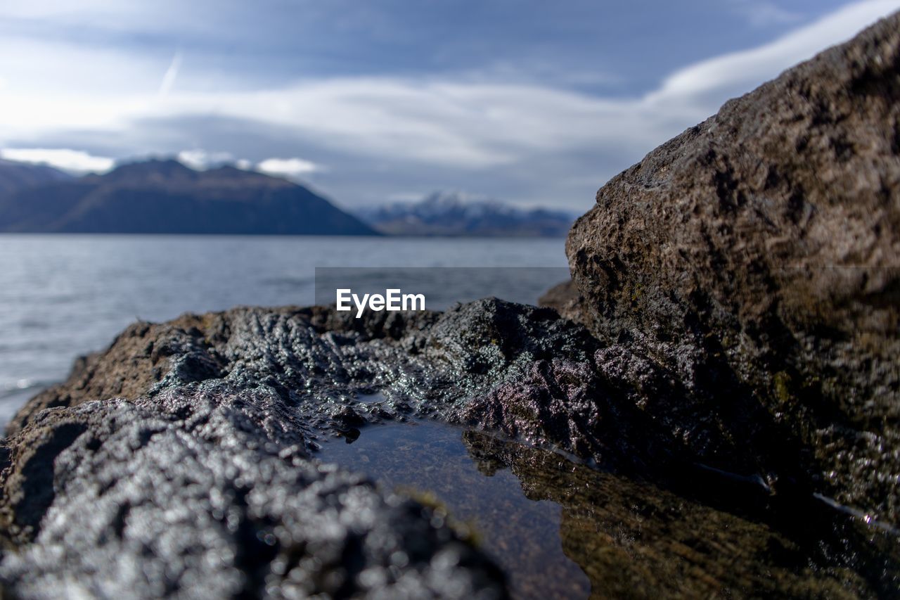 ROCKS ON SHORE AGAINST SEA