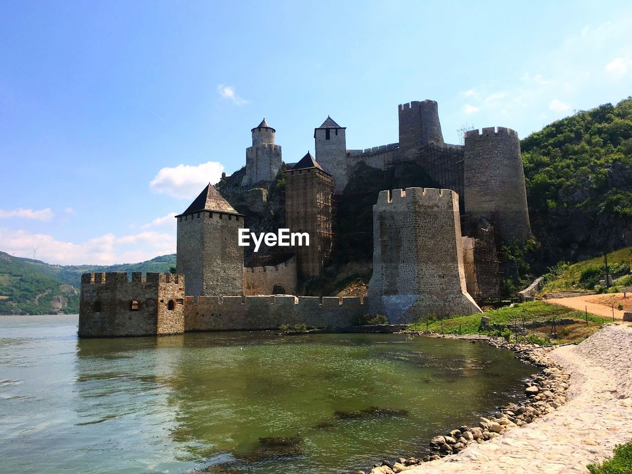 BUILDINGS AT WATERFRONT