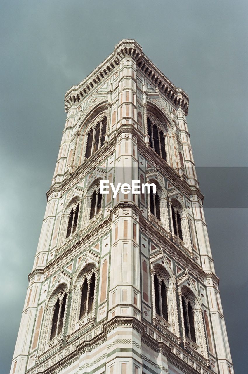 LOW ANGLE VIEW OF OLD BUILDING AGAINST SKY