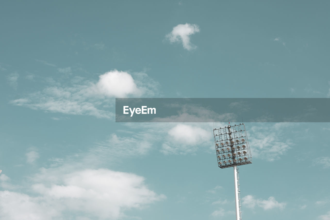 LOW ANGLE VIEW OF FLOODLIGHT AGAINST SKY ON SUNNY DAY