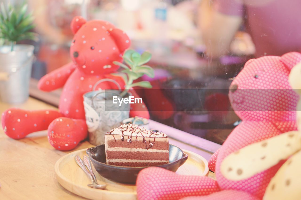 Teddy bear and cake at the coffee shop.