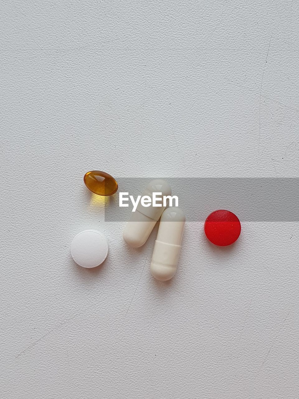 HIGH ANGLE VIEW OF EGGS ON WHITE BACKGROUND