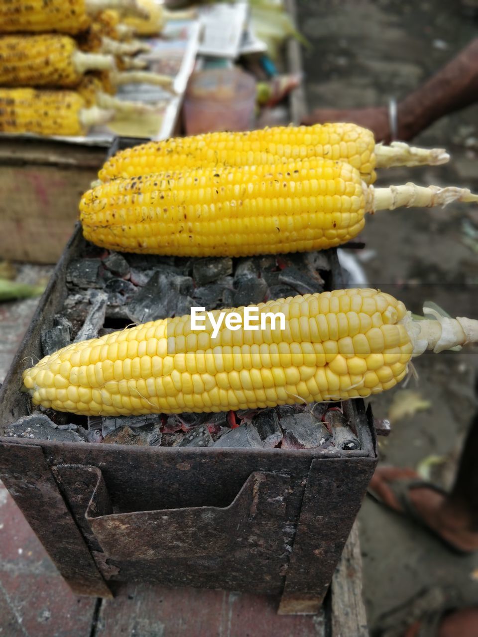 Close-up of yellow corn on barbecue grill