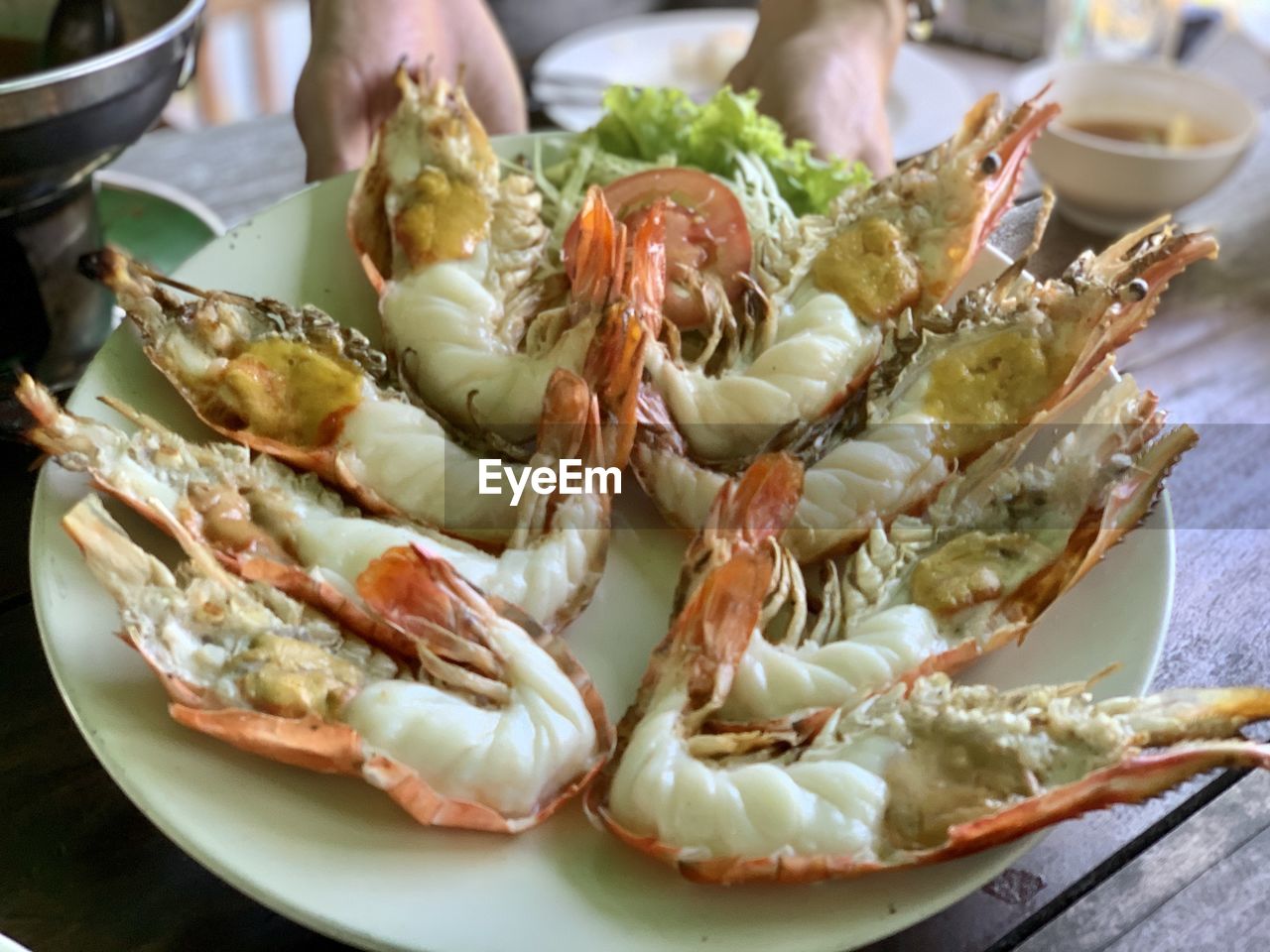 CLOSE-UP OF FOOD IN PLATE