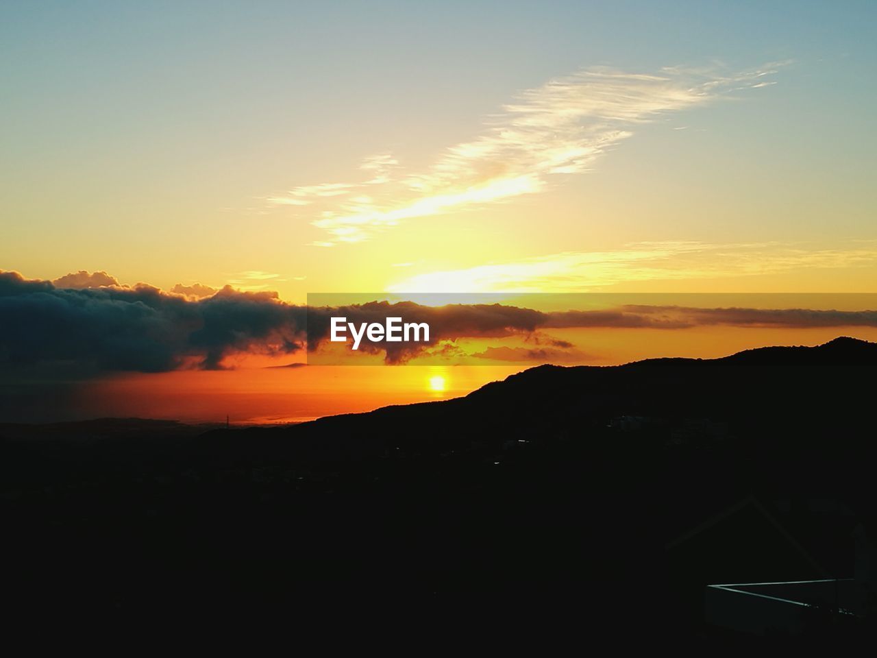 SCENIC VIEW OF SILHOUETTE MOUNTAINS AGAINST ROMANTIC SKY