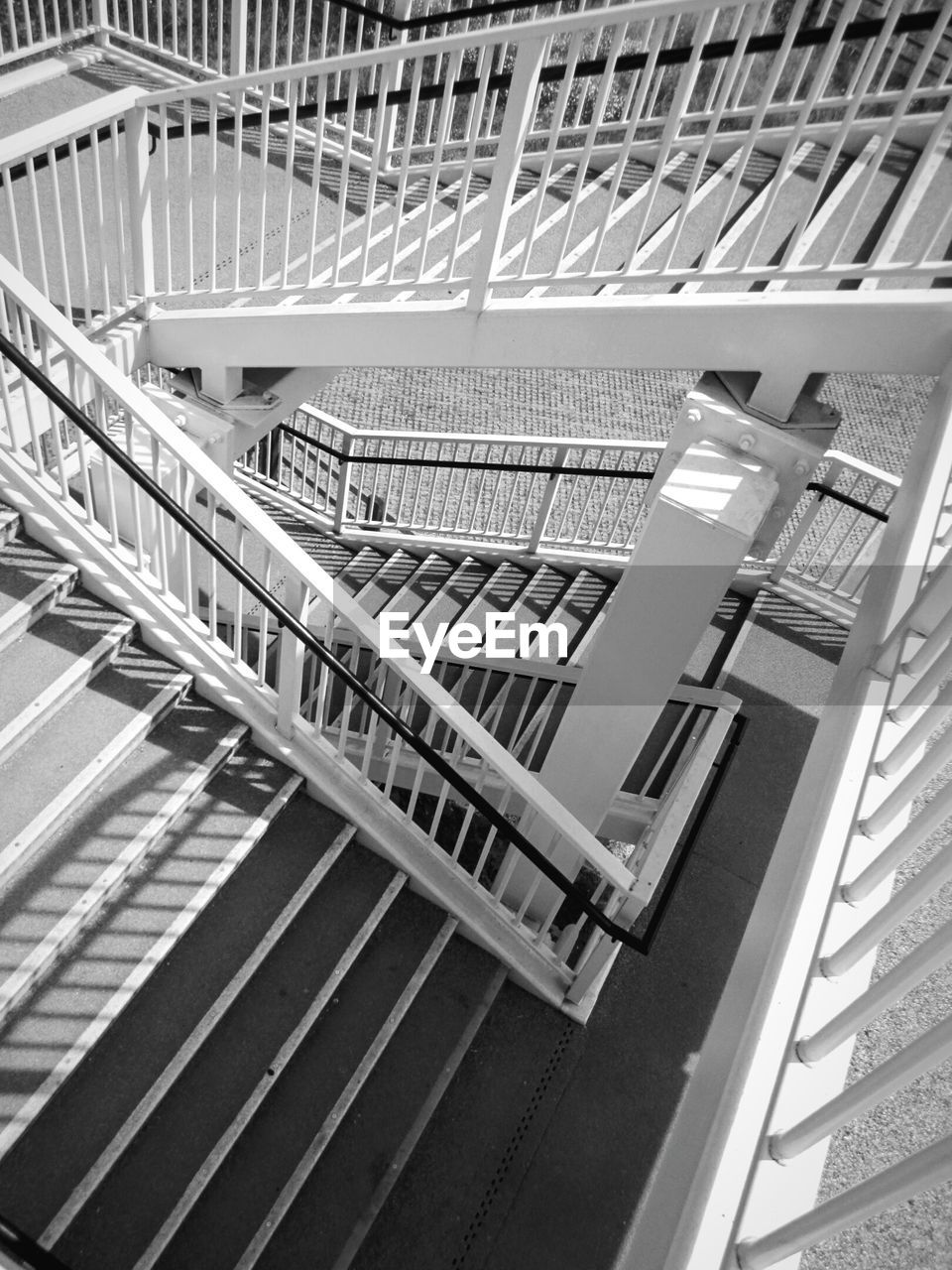 HIGH ANGLE VIEW OF ILLUMINATED STAIRCASE IN MODERN BUILDING