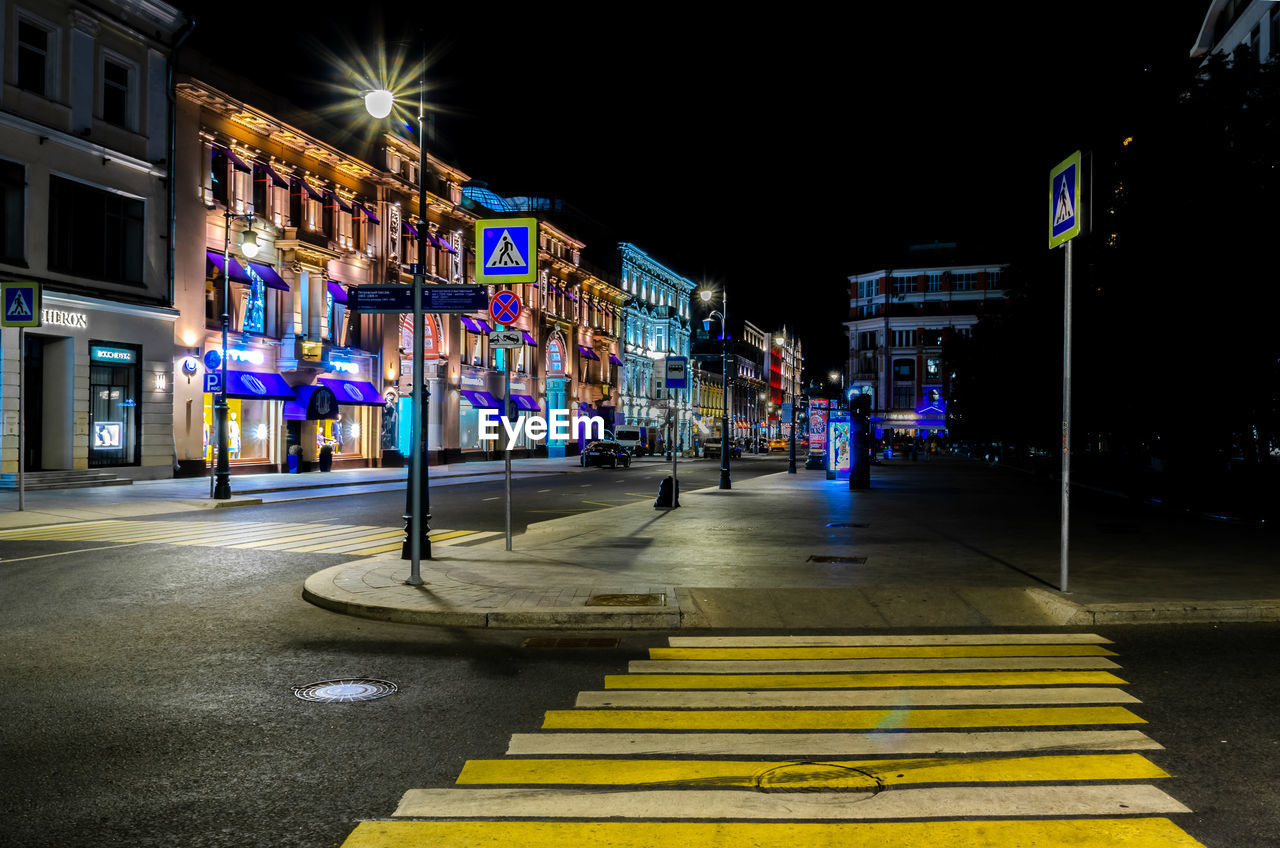 ILLUMINATED ROAD SIGN ON CITY STREET