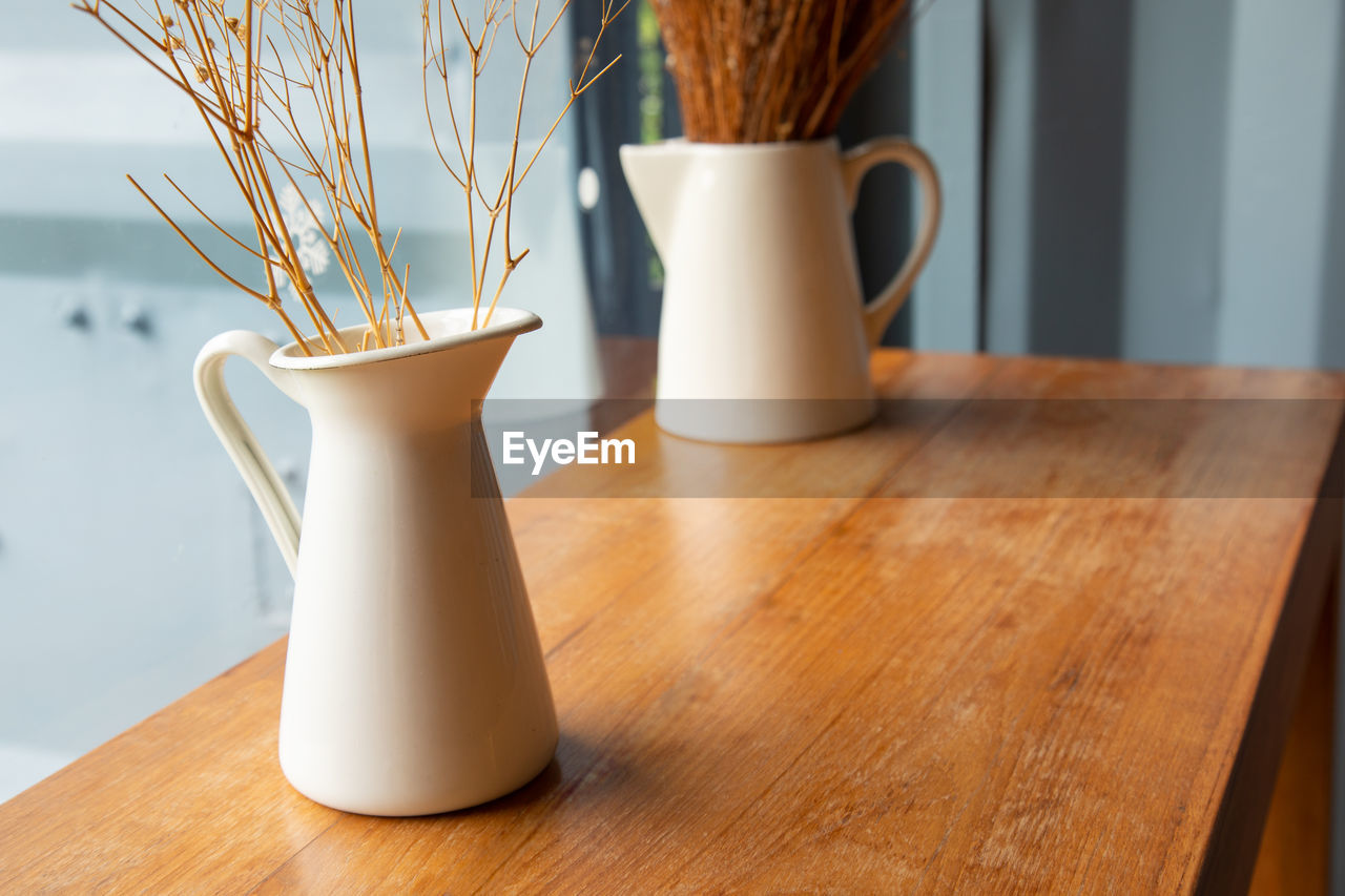 CLOSE-UP OF COFFEE CUP ON TABLE