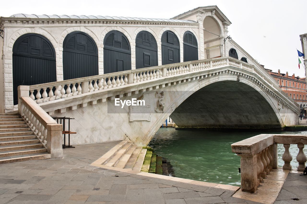 architecture, bridge, built structure, water, arch, travel destinations, nature, building exterior, travel, transportation, tourism, river, city, landmark, arch bridge, sky, history, no people, the past, day, railing, outdoors, ancient history