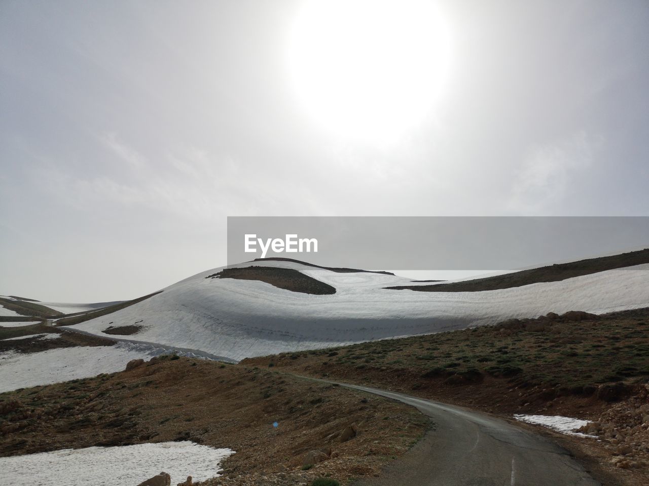 SCENIC VIEW OF ROAD AGAINST SKY