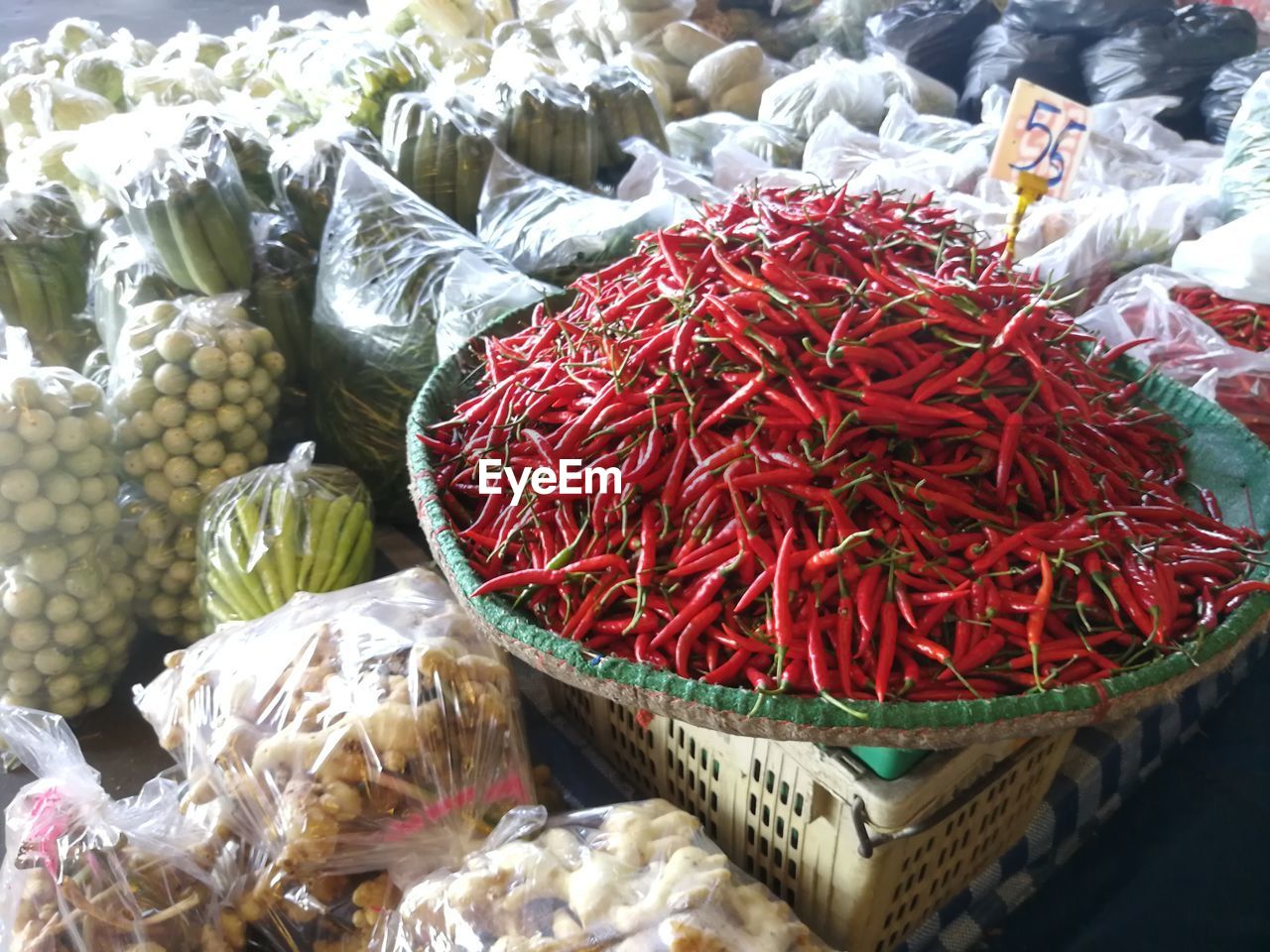 HIGH ANGLE VIEW OF VEGETABLES FOR SALE AT MARKET