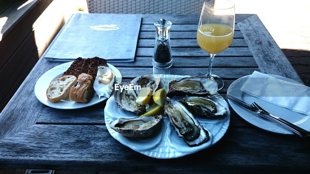 VIEW OF FOOD ON TABLE