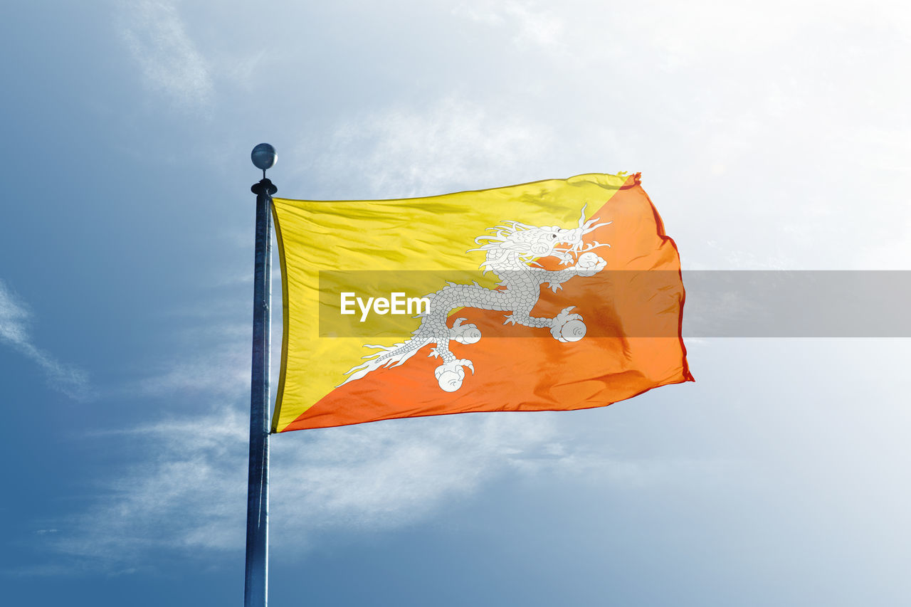 LOW ANGLE VIEW OF FLAG FLAGS AGAINST SKY