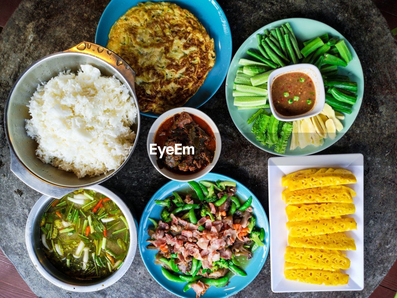 HIGH ANGLE VIEW OF MEAL SERVED IN TRAY