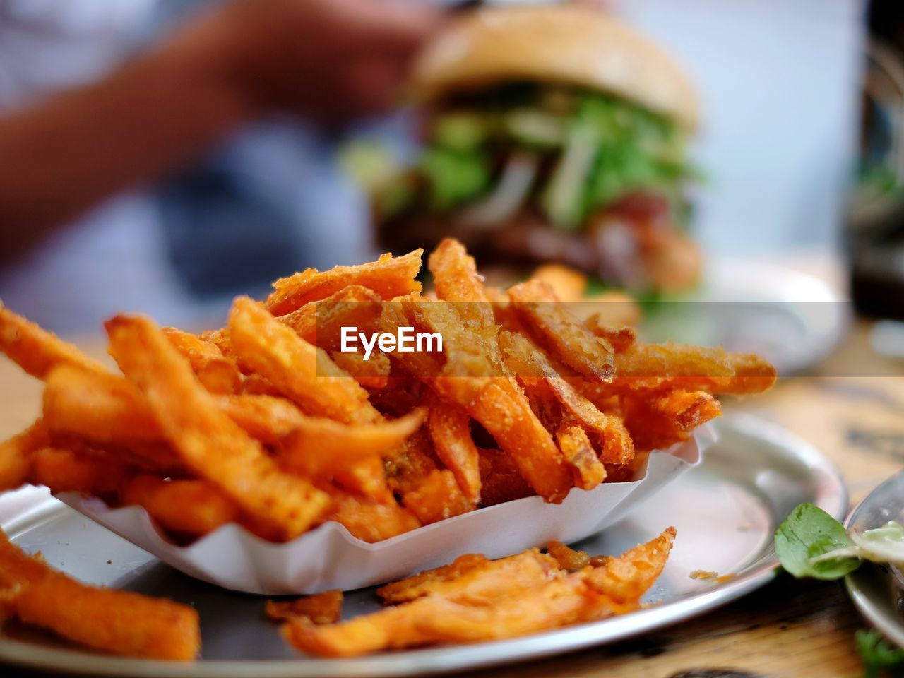 CLOSE-UP OF FOOD IN BOWL