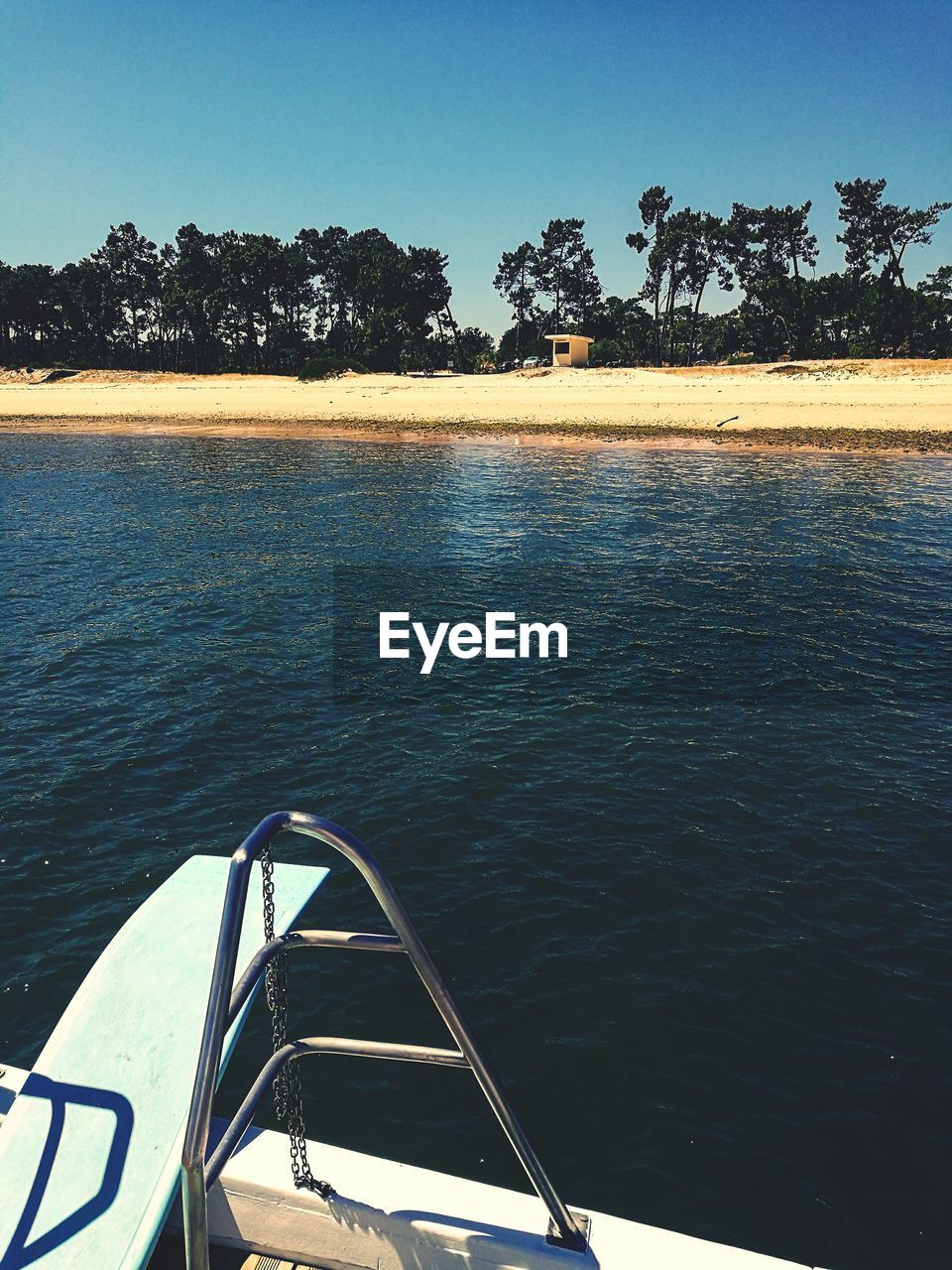 CROPPED IMAGE OF BOAT IN WATER