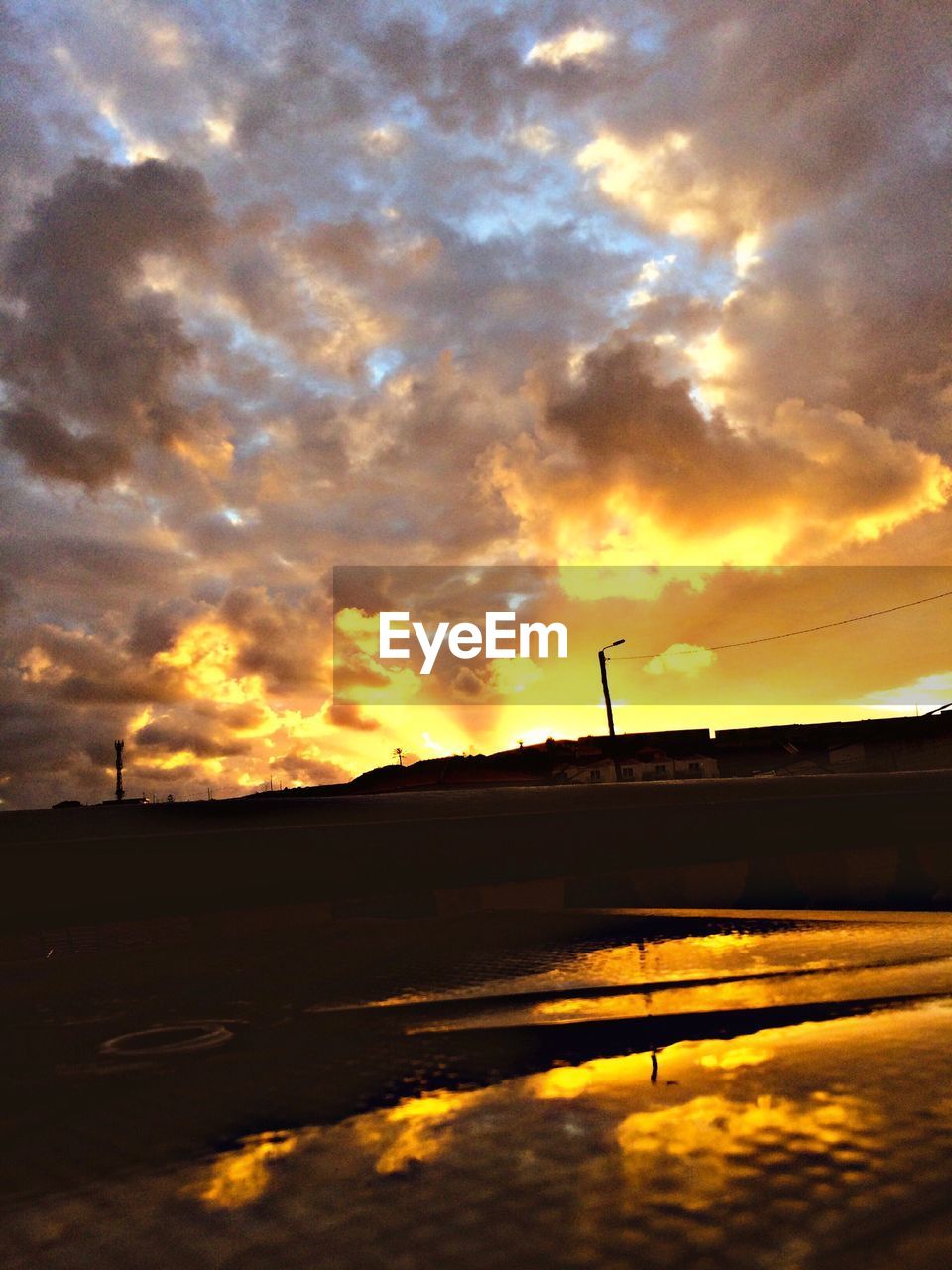 SCENIC VIEW OF DRAMATIC SKY OVER SILHOUETTE LANDSCAPE