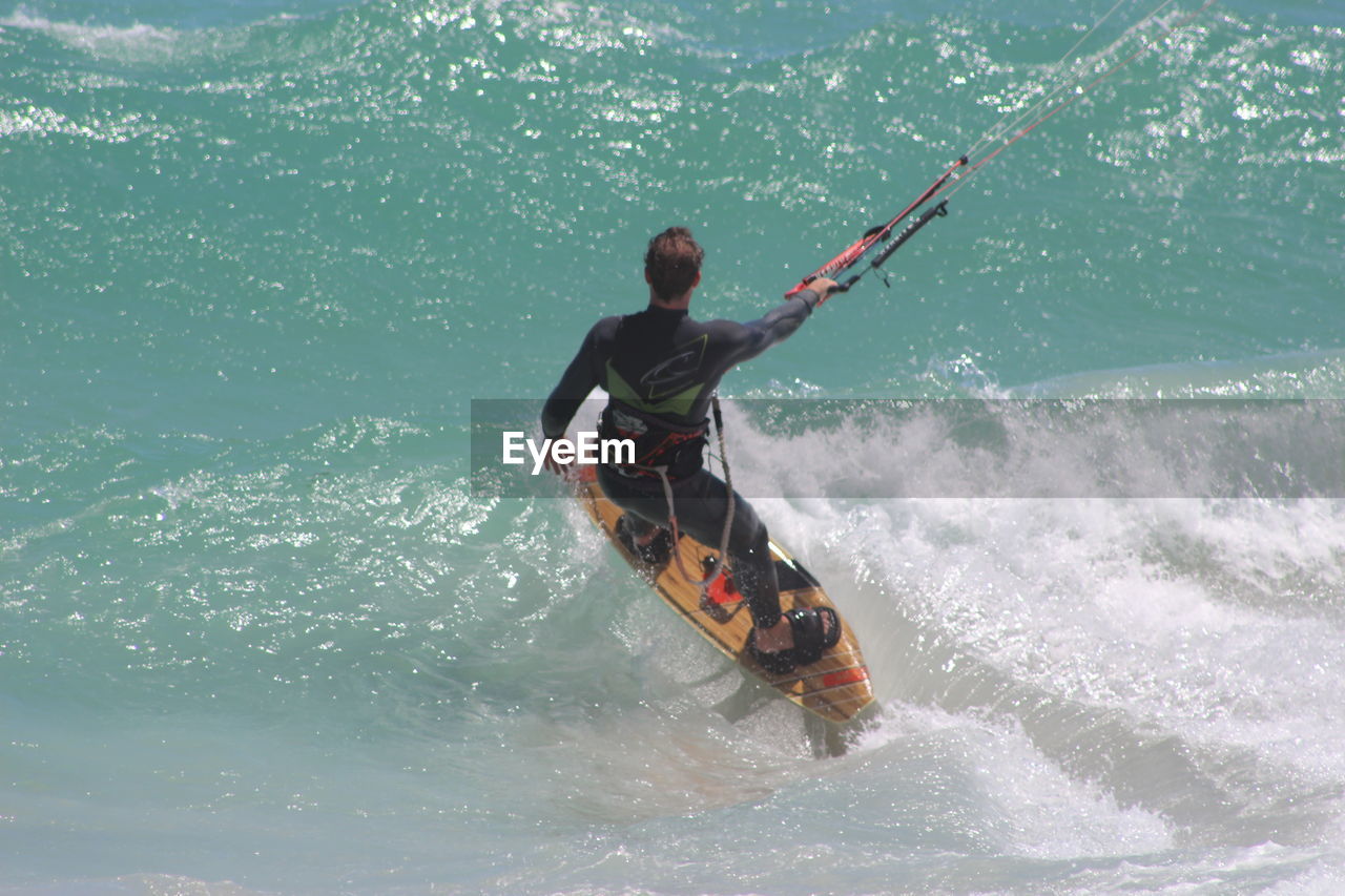 WAVES SPLASHING IN SEA