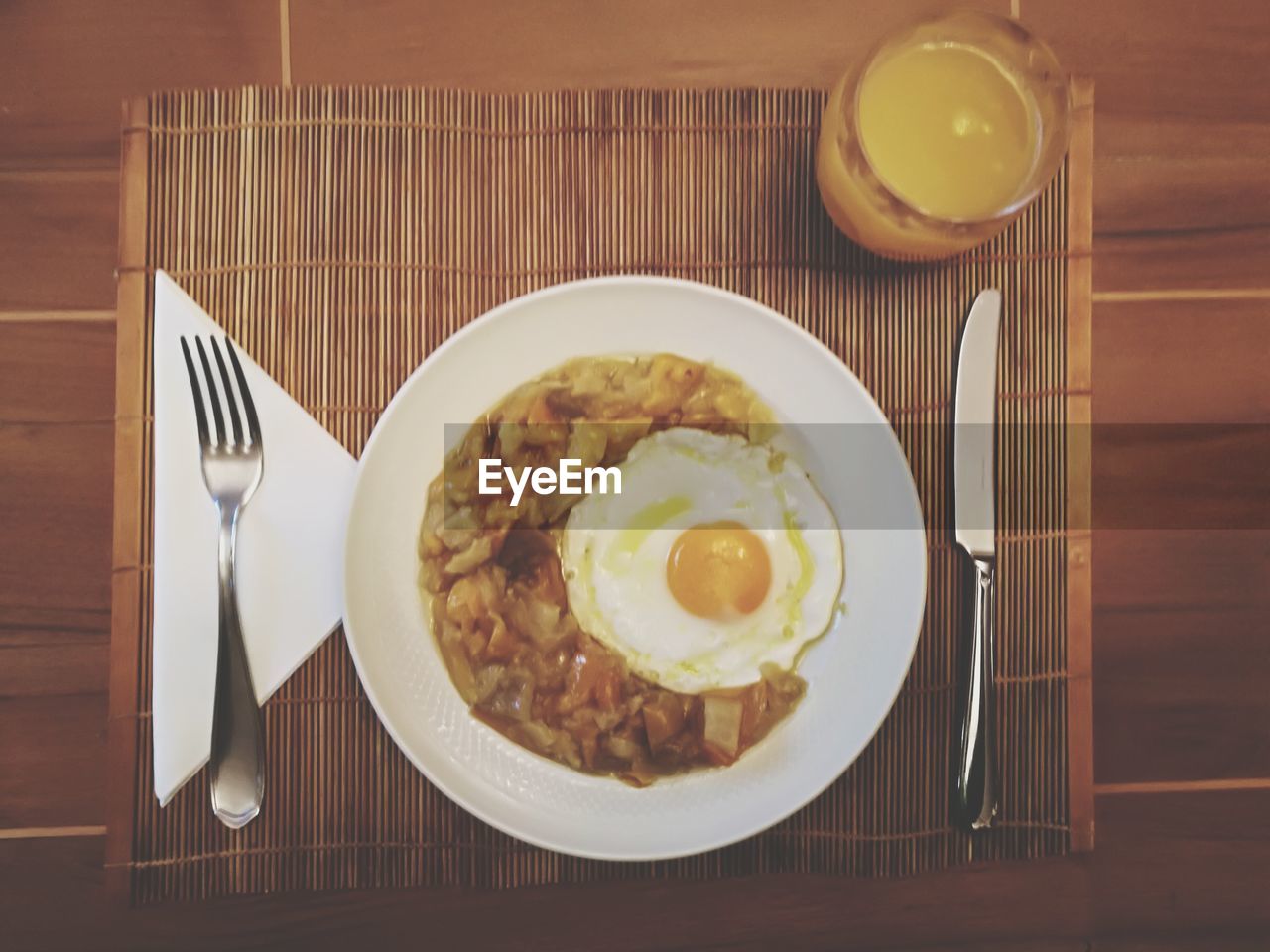 HIGH ANGLE VIEW OF BREAKFAST SERVED ON TABLE