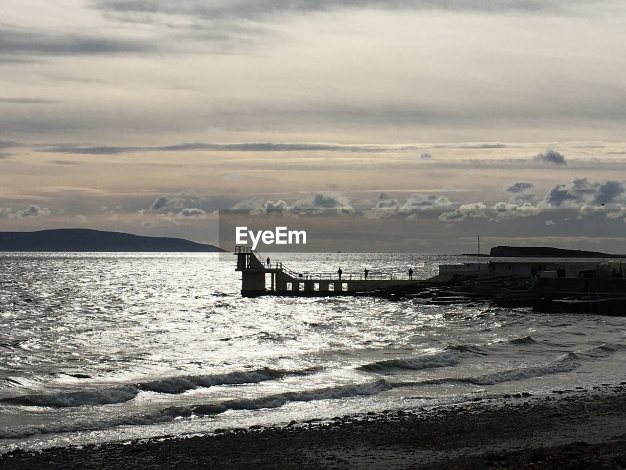 SCENIC VIEW OF CALM SEA AGAINST SKY