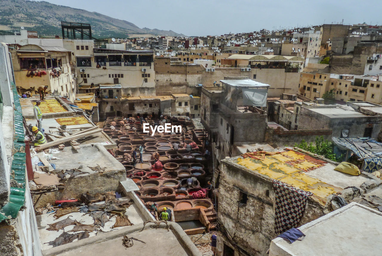 HIGH ANGLE VIEW OF HOUSES IN CITY