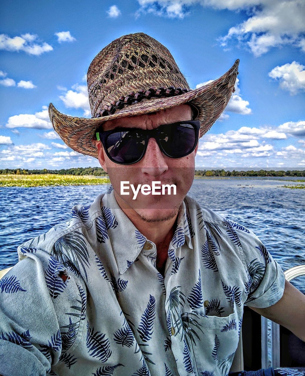 Portrait of man wearing sunglasses against sea