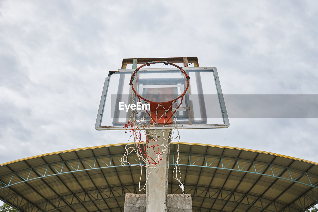 LOW ANGLE VIEW OF BASKETBALL HOOP