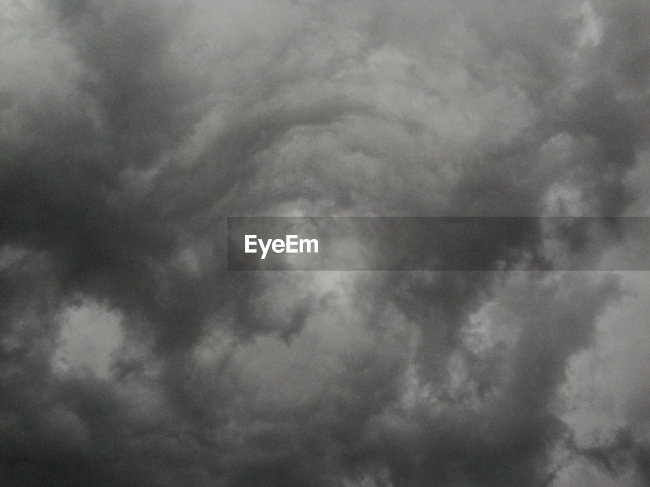 LOW ANGLE VIEW OF CLOUDSCAPE