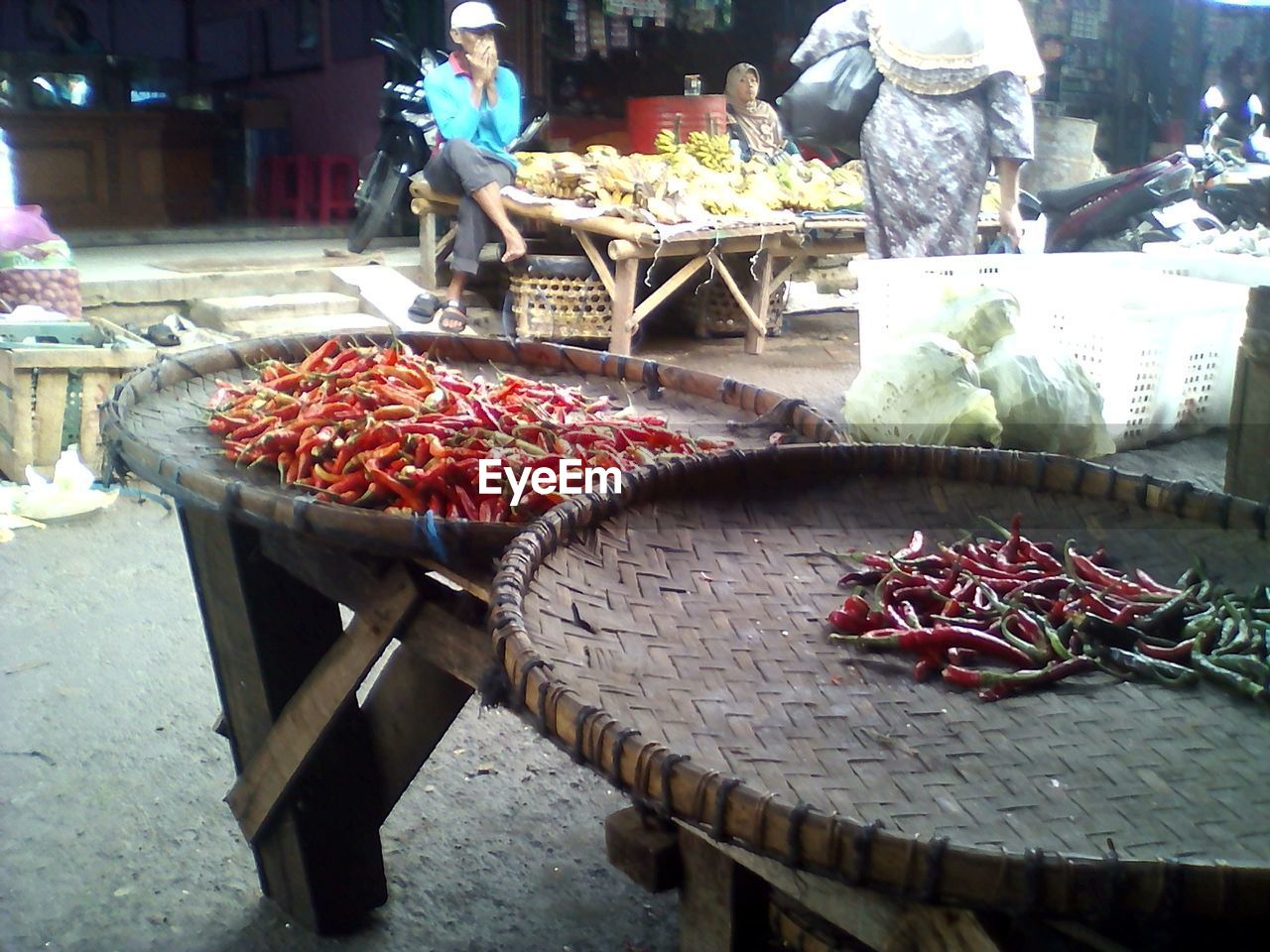 VARIOUS FRUITS FOR SALE IN MARKET