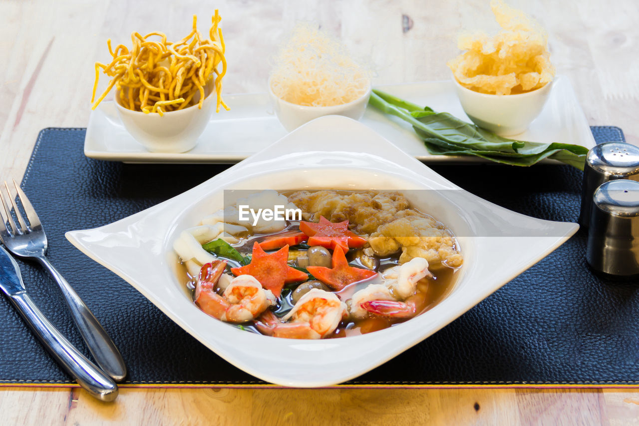 HIGH ANGLE VIEW OF MEAL SERVED IN PLATE ON TABLE