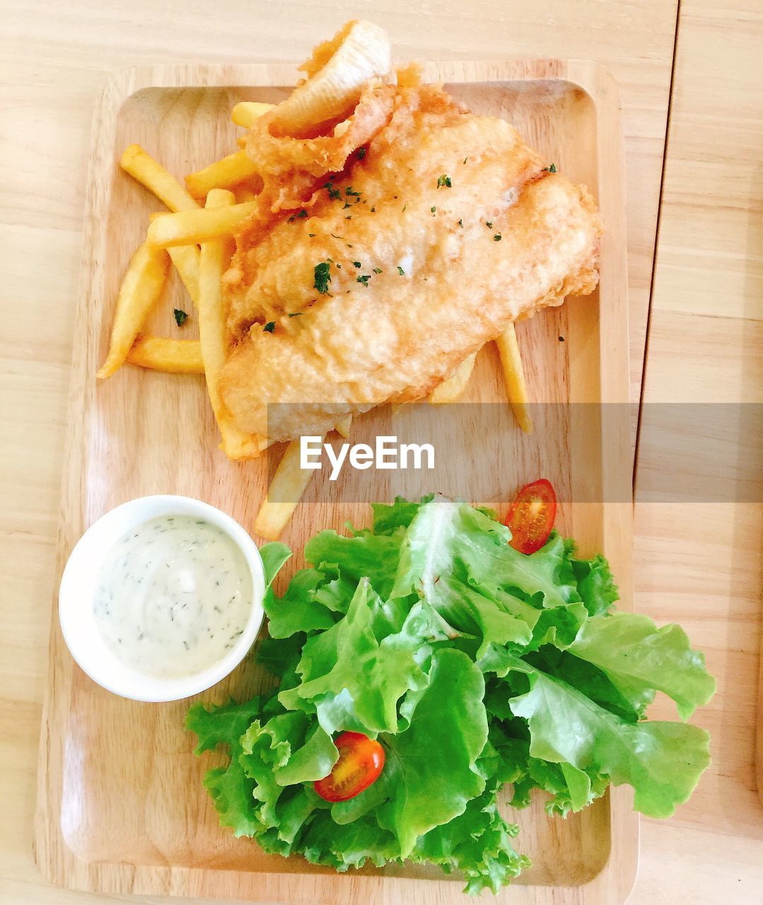 HIGH ANGLE VIEW OF SERVED FOOD IN PLATE