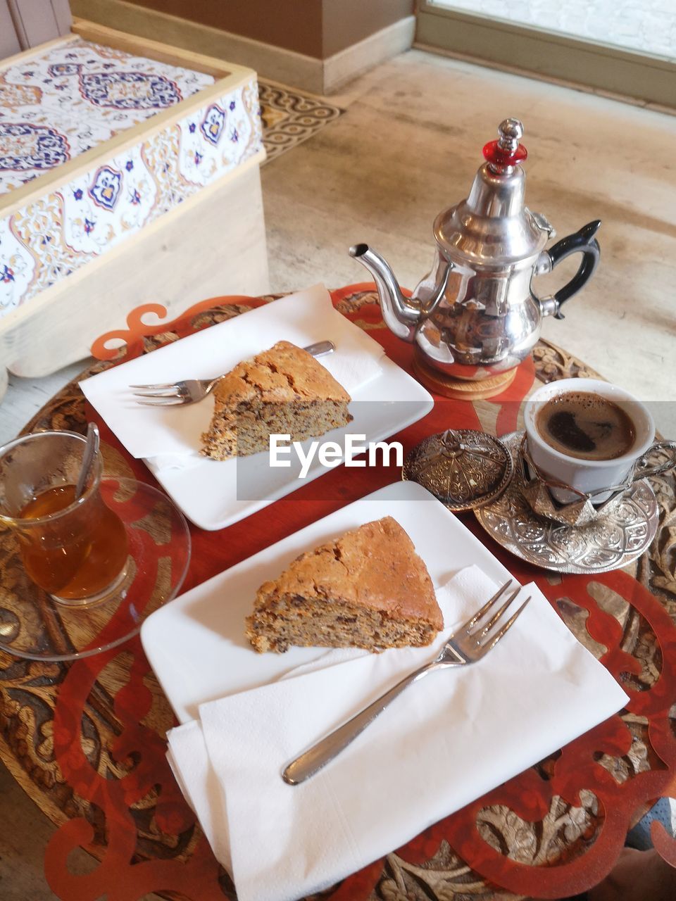 HIGH ANGLE VIEW OF BREAKFAST SERVED IN PLATE