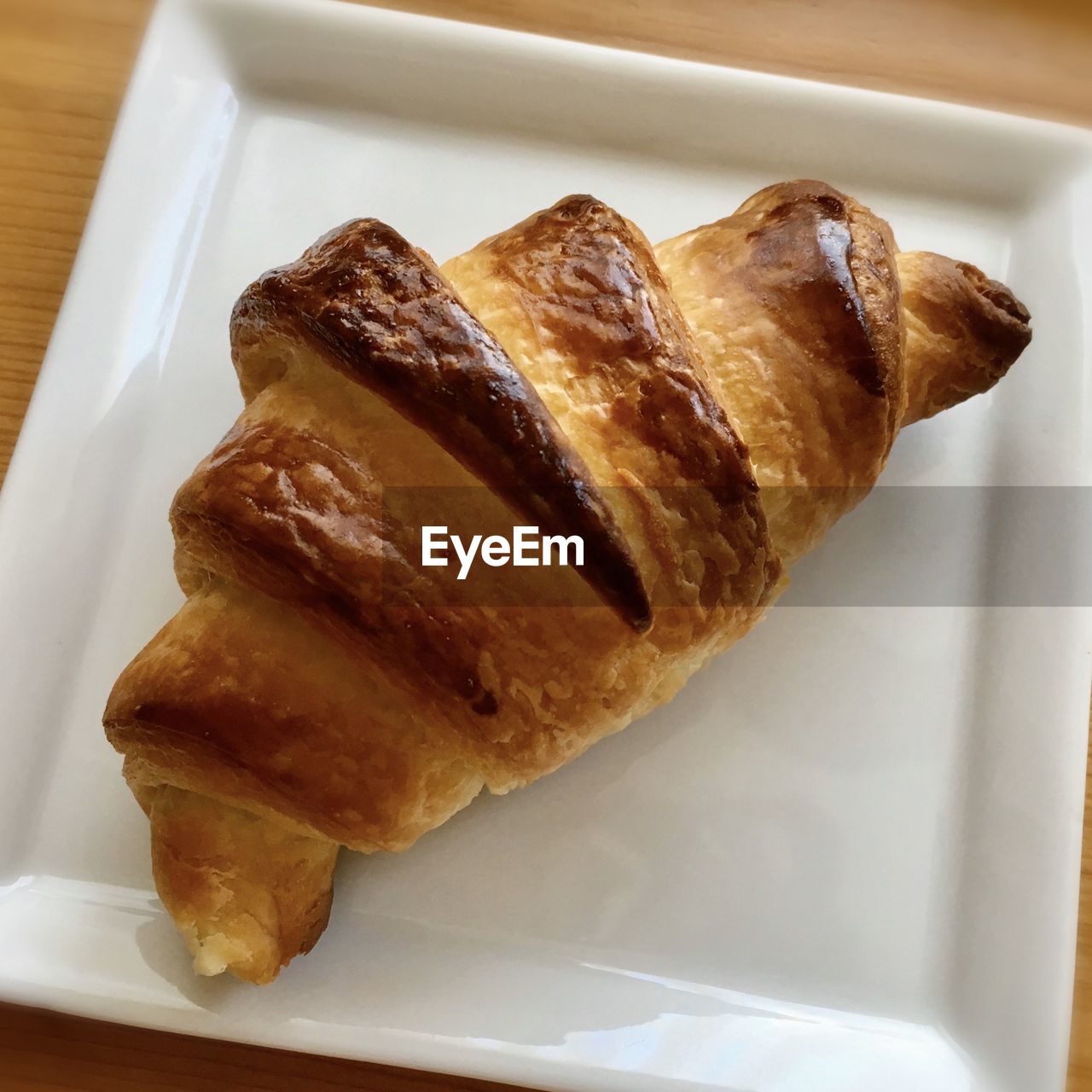 HIGH ANGLE VIEW OF BREAD WITH MEAT