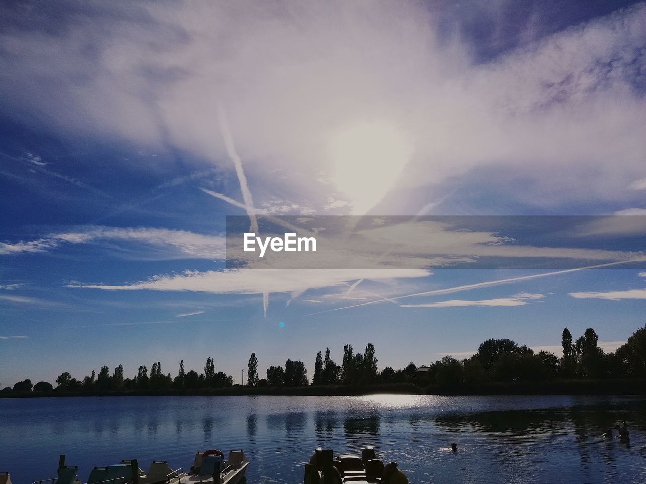 PANORAMIC VIEW OF LAKE AGAINST SKY DURING SUNSET