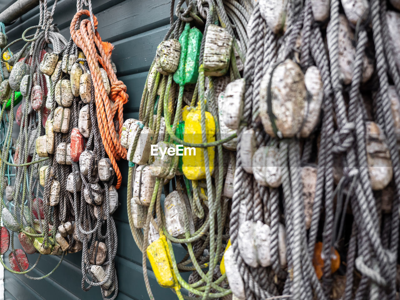 HIGH ANGLE VIEW OF ROPES ON ROPE