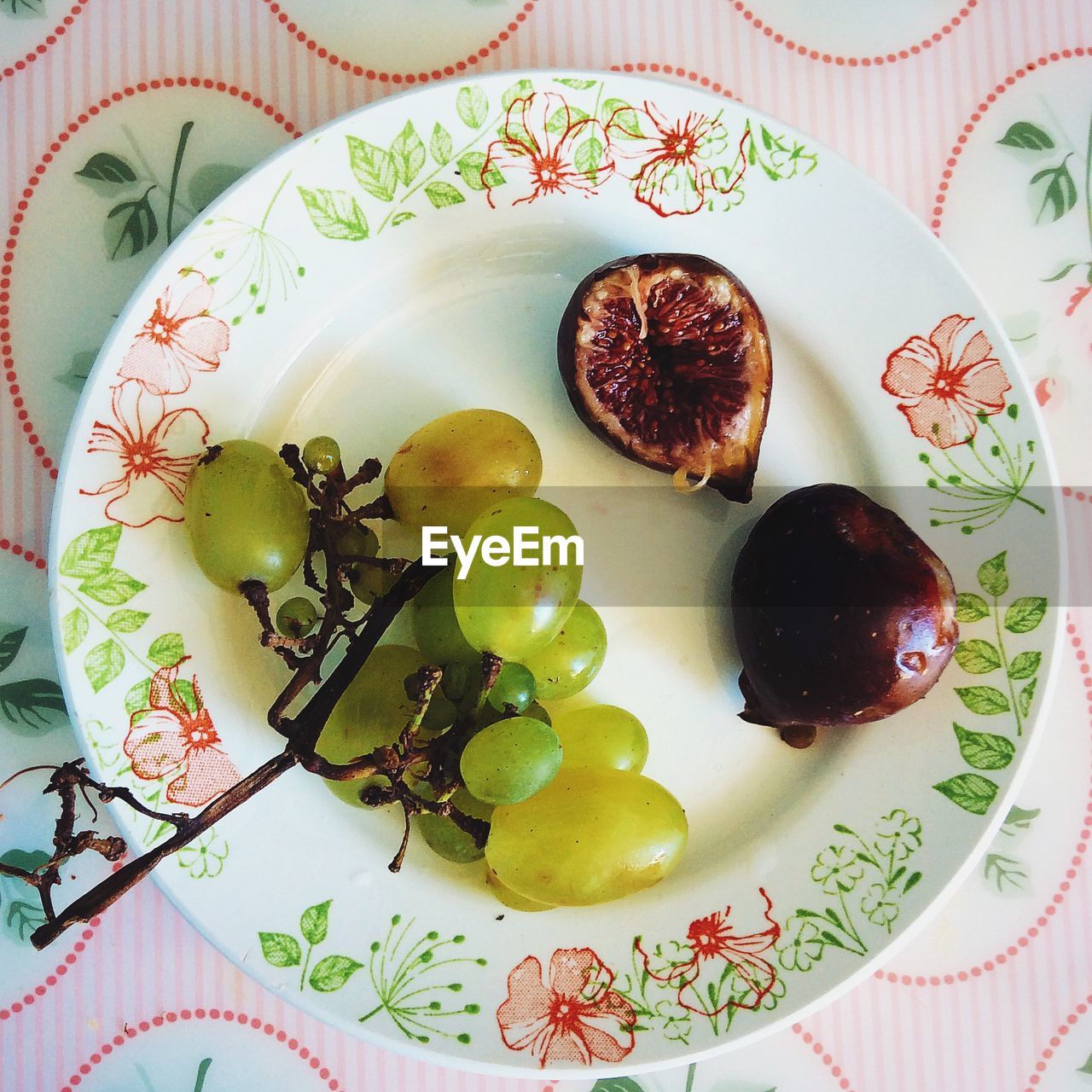 HIGH ANGLE VIEW OF FOOD SERVED IN PLATE