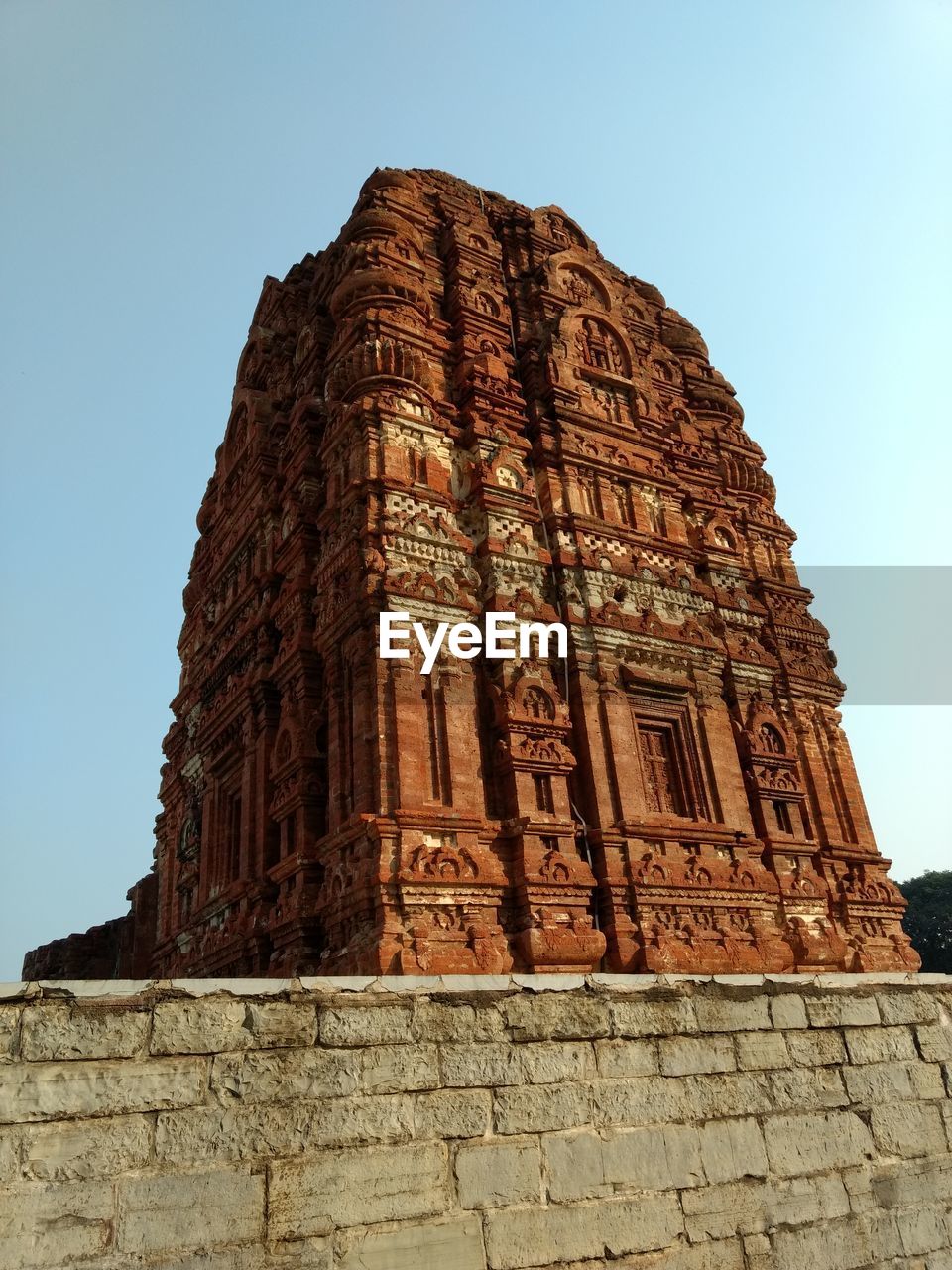 LOW ANGLE VIEW OF TEMPLE AGAINST SKY