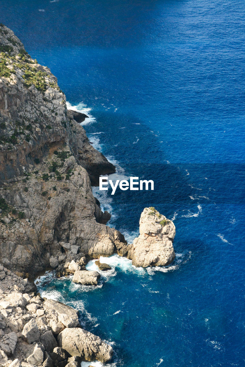 HIGH ANGLE VIEW OF ROCK FORMATIONS AT SEA SHORE