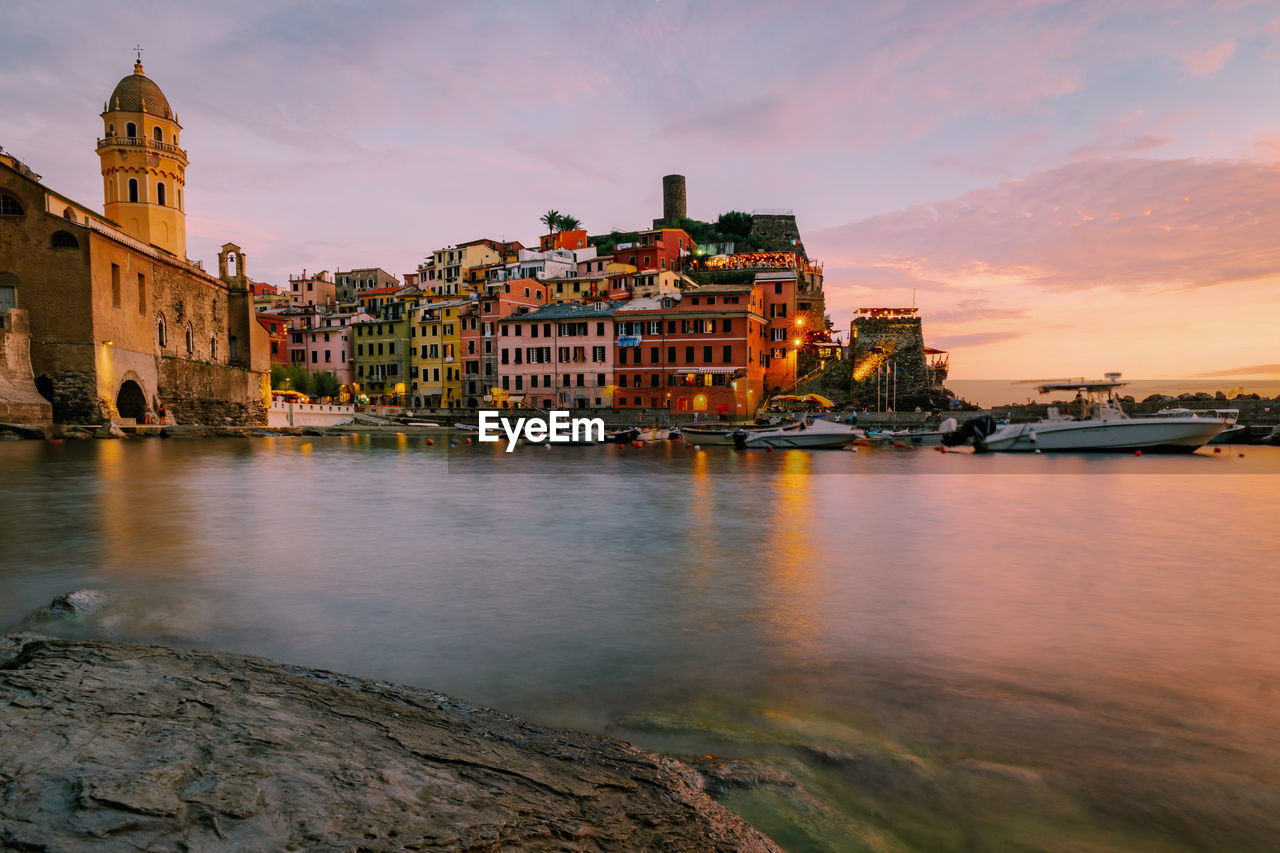 VIEW OF BUILDINGS AT WATERFRONT