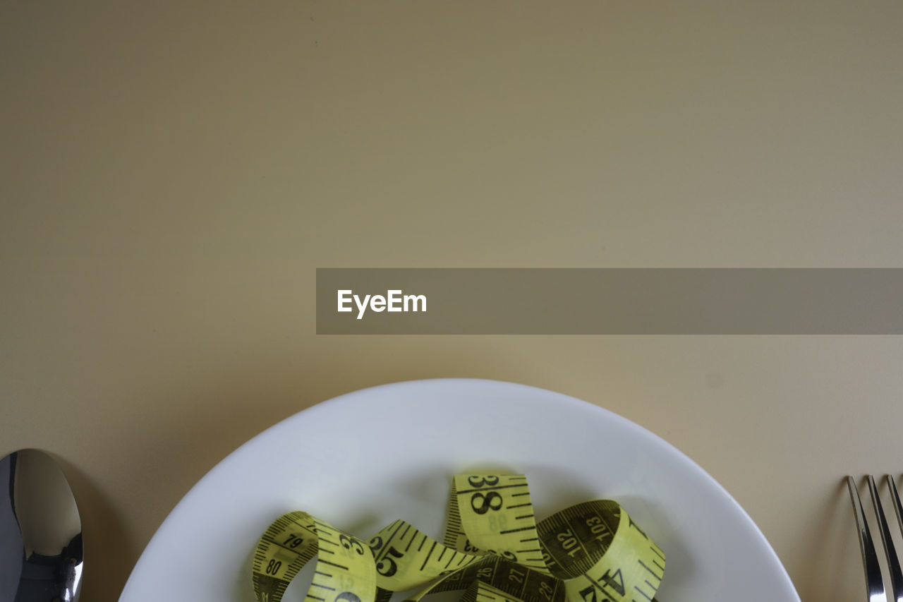 CLOSE-UP OF COINS IN PLATE