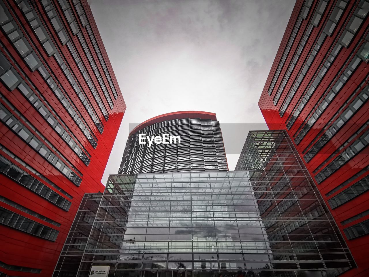 LOW ANGLE VIEW OF BUILDINGS AGAINST SKY