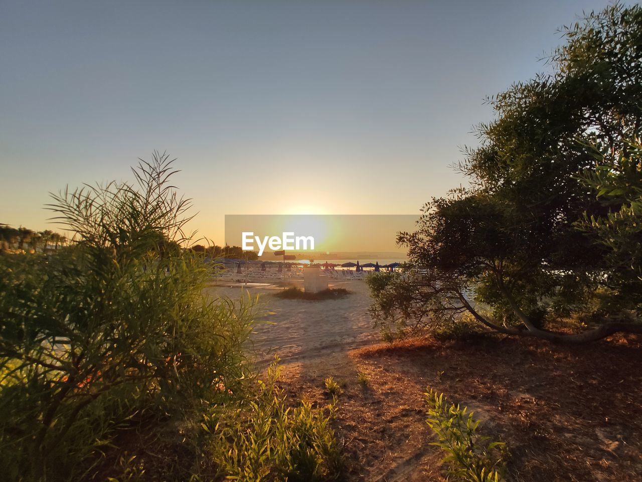 SCENIC VIEW OF SEA AGAINST SKY AT SUNSET