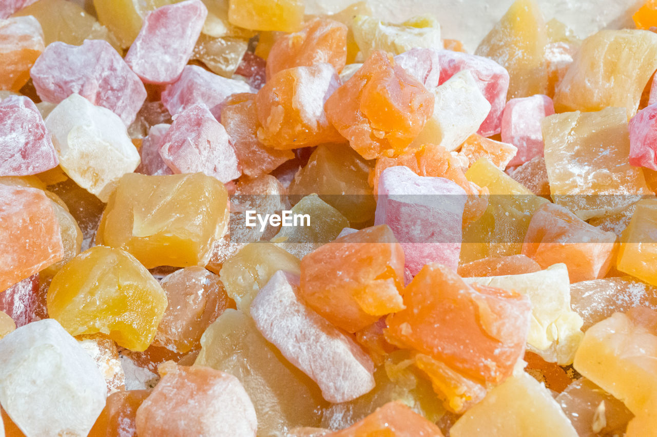 HIGH ANGLE VIEW OF CHOPPED FRUITS IN PLATE