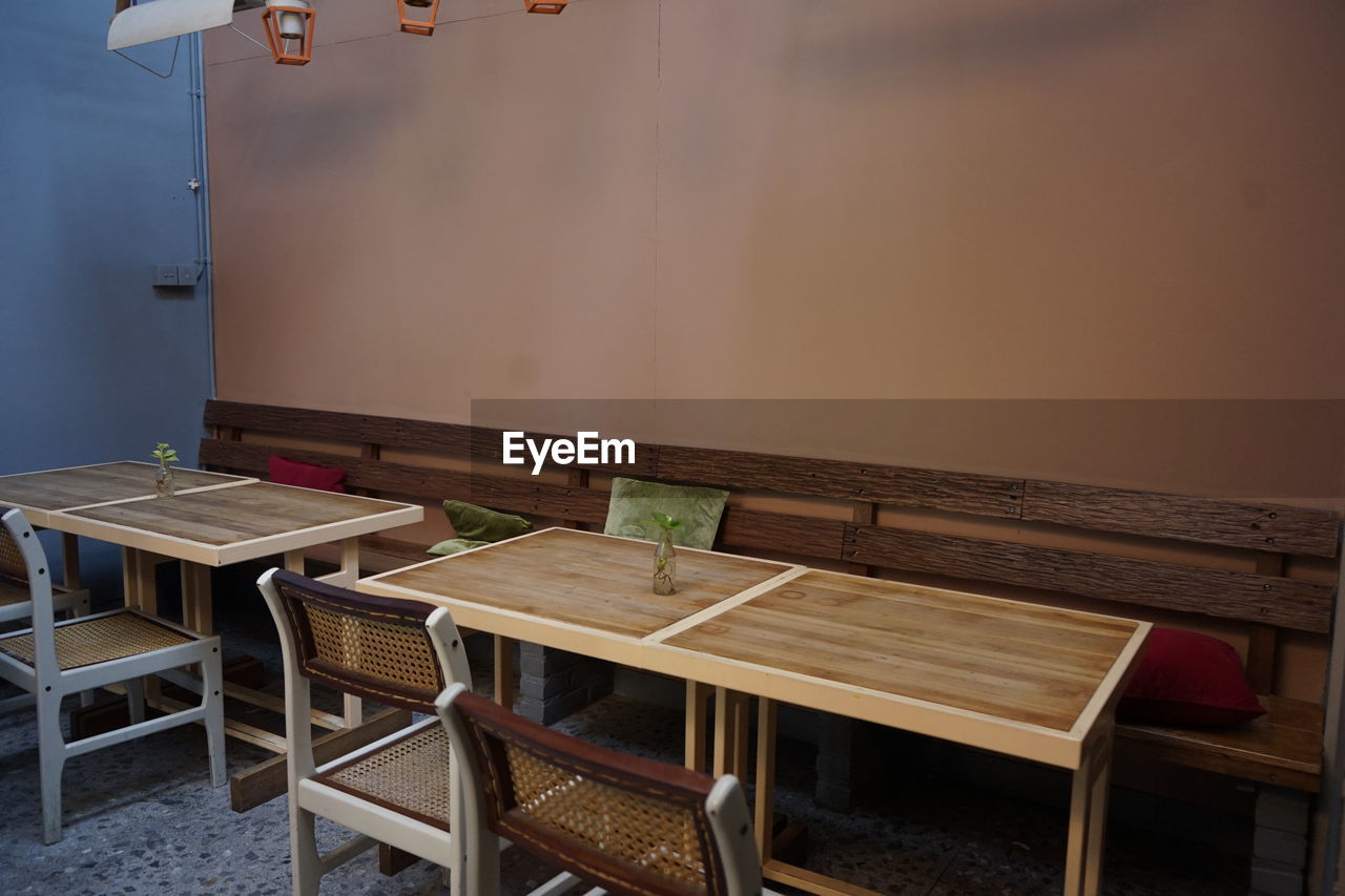 EMPTY CHAIRS AND TABLE AT RESTAURANT