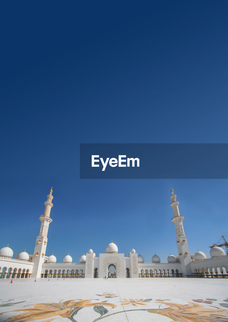The sheikh zayed grand mosque abu dhabi