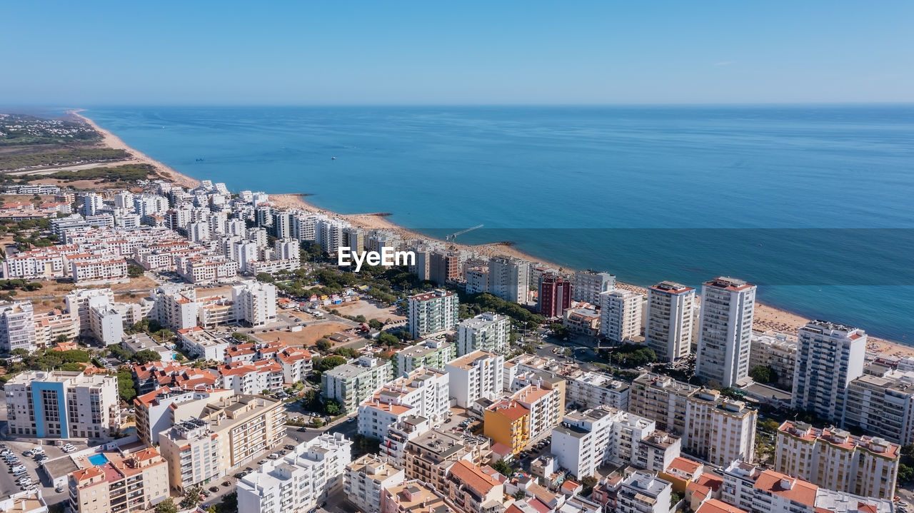 HIGH ANGLE VIEW OF BUILDINGS AGAINST SKY